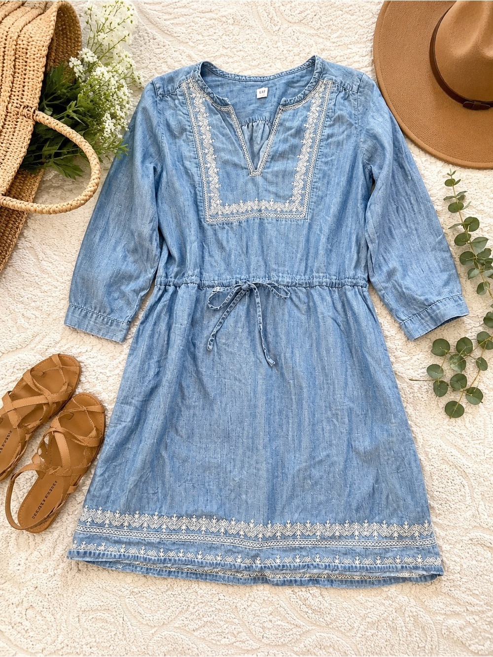 Vintage Gap Chambray Embroidered Boho Dress Small E - Picture 2 of 9